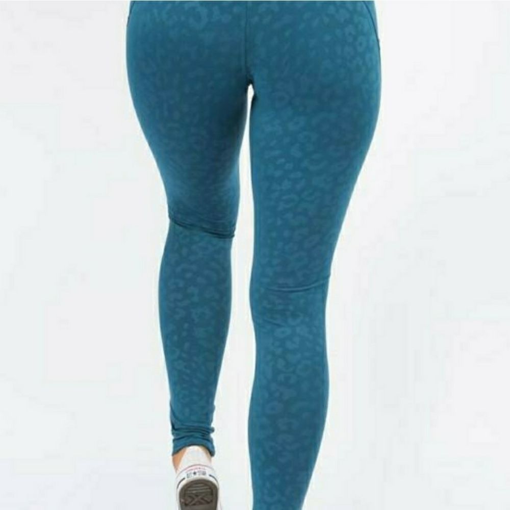 High Waisted Leopard Print Teal Athletic Leggings NWT - Picture 4 of 10